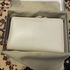 NEW Levenger Pearl White Carrie Convertable Clutch